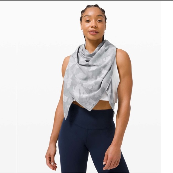 🍋 Lululemon All You Need Scarf - Picture 1 of 3